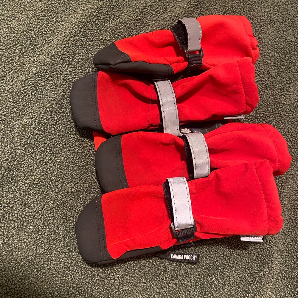 Canada pooch soft shield boots red